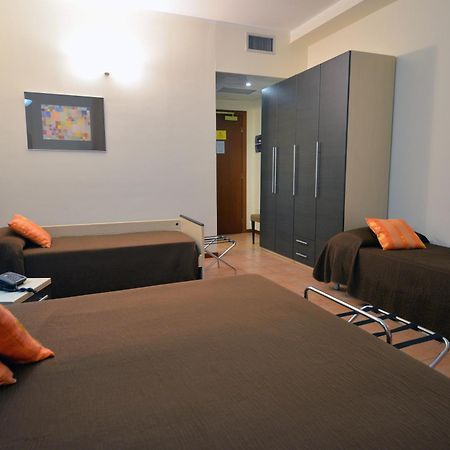 Hotel Ferrari Кьявари Экстерьер фото
